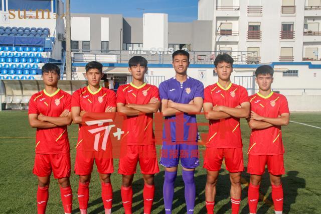 本赛季中在东方龙一线队出场的五名球员陈康林、王鑫海、王鹏博、童天然、陈关键(从左至右)以及尚未满注册年龄、跟随一队训练的周文皓(右一).jpg